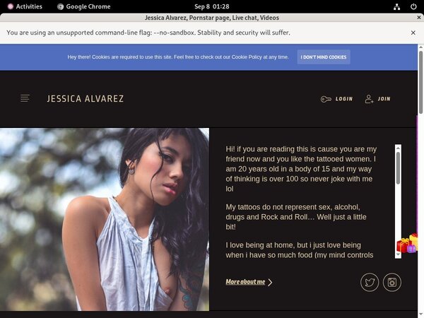 Jessica Alvarez With Cash